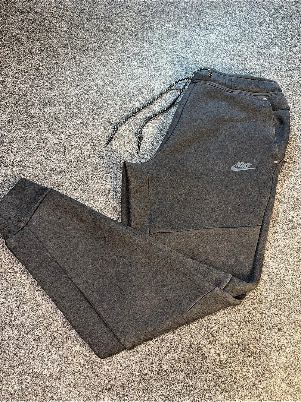 Nike Sportswear Men’s Tech Fleece Joggers Black Medium. Good Condition/Material